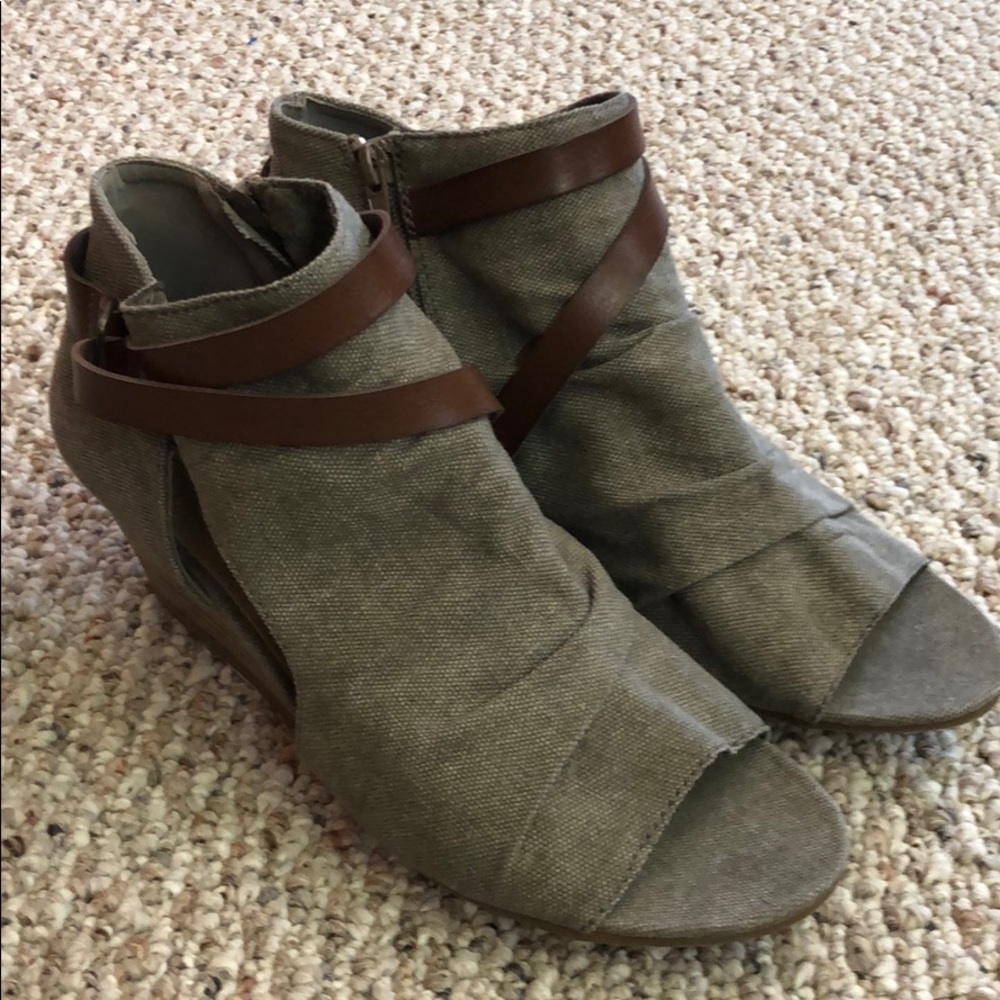 Brand new, never worn, Blowfish sandals